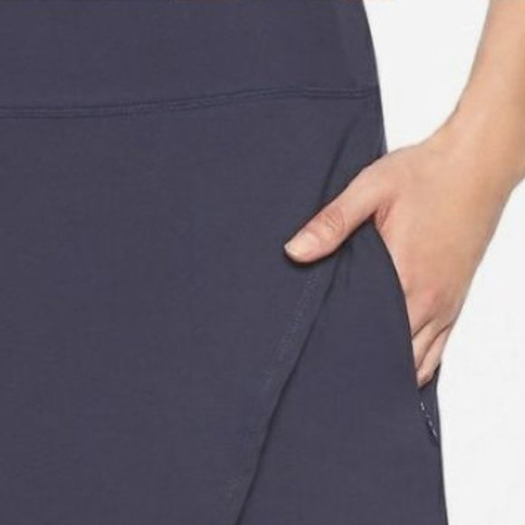 ATHLETA Navy Blue Volley Skirt Skort Size XS Side Zipper Pocket Like New - Picture 2 of 11